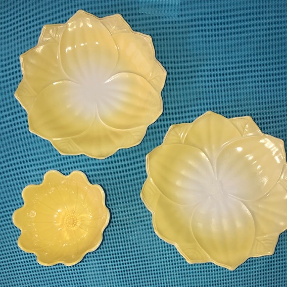 Vintage yellow milk glass Lotis plates and bowl - Picture 1 of 3